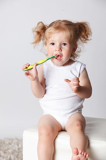 Pediatric dentistry - tips for brushing baby & toddler teeth